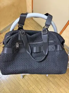 メンズ　メッシュ素材の黒いバッグ