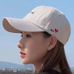 ベージュ　帽子　男女兼用　　トレンドキャップ　韓国　ロゴ　メンズレディース