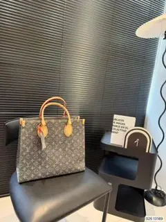 Louis Vuitton グレー トートバッグ