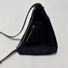 meer. トライアングルショルダーバッグ