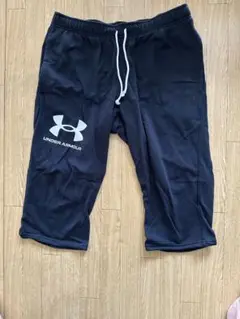 UNDER ARMOUR ブラックショートパンツ七分だけ