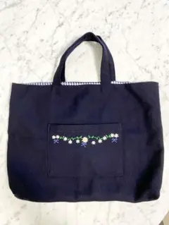 ネイビー　お花刺繍　トートバッグ
