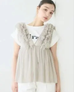 美品　coca チュールVネックトップス