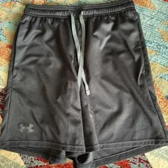 Under Armour 黒 ハーフパンツ
