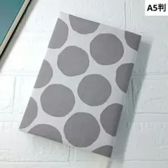 ハンドメイドブックカバー　A5判　　北欧調にじみ水玉模様　ドット柄　グレー