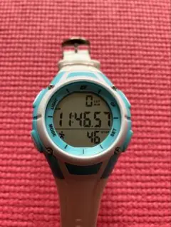 スポーツデジタル腕時計（稼動品）