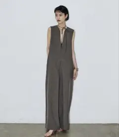 【完売品】AIC. ディープVネックタックオールインワン