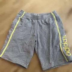 adidas 半ズボン グレー イエロー