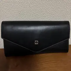 ケイトスペードのブラック×ビビットピンク長財布