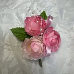 ピンクと白のバラ コサージュ 子供用