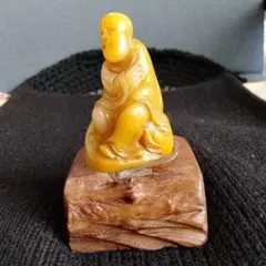 最終値下げ 中国骨董 貴重希少
古印璽
書道篆刻印章
細工人物彫刻
唐木台座付き