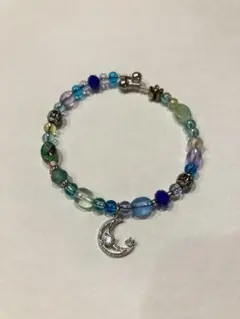 ビーズブレスレット 月のチャーム付き