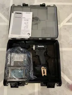 マキタ インパクトドライバーと充電器