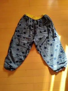 水玉模様のゆったりパンツ