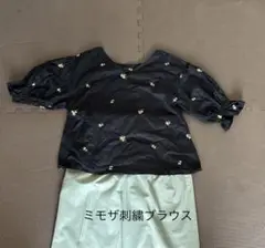 ミモザ刺繍　Ｖネックブラウス