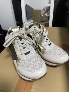 マイケルコース スニーカー