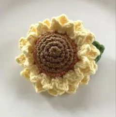 オリジナルデザインの向日葵モチーフブローチ⭐︎ひまわりのかぎ針編みブローチ