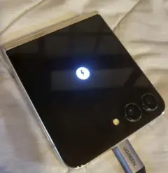 折りたたみ式スマートフォン デュアルカメラ