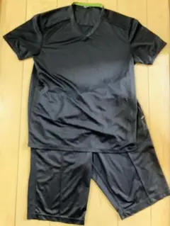 ほぼ新品　ユニクロ黒 Vネック Tシャツ ショートパンツ 上下セット　L