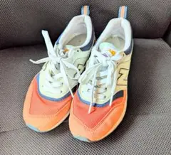 New Balance スニーカー オレンジ/ブルー　デサントTシャツSサイズ