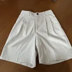 GUホワイト プリーツ入り ハーフM サイズ　中古品
