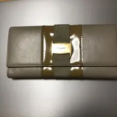 フェラガモ ヴァラ金具 長財布