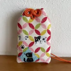 363.handmade お守り袋　猫　ネコ　七宝　ふわふわ