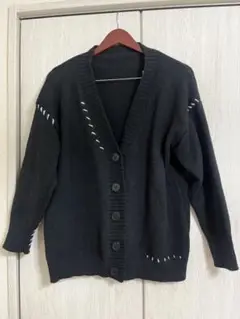 CLEAブラック ボタン付きカーディガン