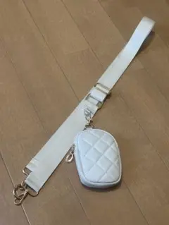 ホワイト　キルティングポーチ付き　ショルダーストラップ