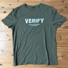 VERIFY オリーブグリーン Tシャツ