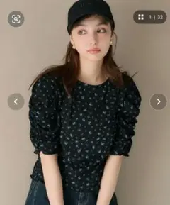 【美品】coca 花柄 シボシャーリングトップス