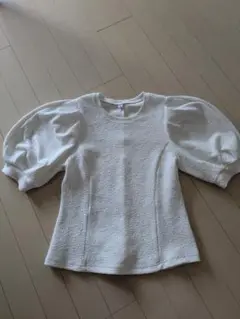 GU パフスリーブ ホワイト トップス　Sサイズ
