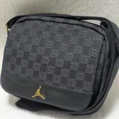 人気の金黒 ジョーダンモノグラムショルダーバッグ