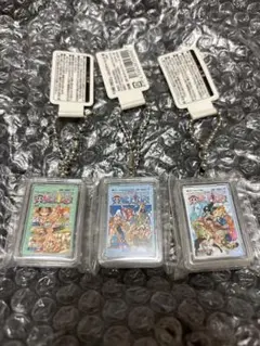 ONE PIECE ワンピース　コミックチャーム　キーホルダー