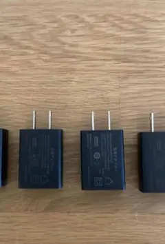 黒い電源アダプター 4個セット