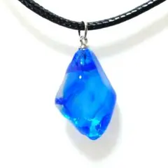 ハンドメイド アクセサリー レジン ペンダント 大人可愛い　鉱石型　青