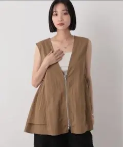 新品ローリーズファーム ナイロンギャザーベスト