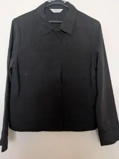 黒いジャケット フロントファスナー付き