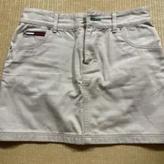 tommy jeans ベージュ ミニスカート