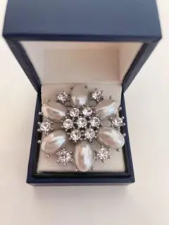 ブローチ 雪 雪の結晶 クリスマス ②