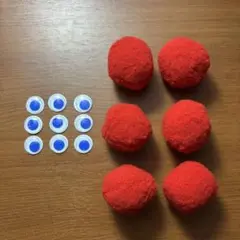 ミャクミャクしっぽ手作りにいかが？（赤ポンポンボール直径約4cmと青目玉）