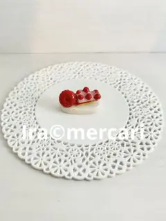 木苺のケーキ　フェーブ　フランス製　フェーヴ　置物　ミニチュア陶器