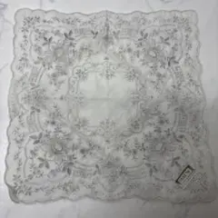 0819 スワトウ　ハンカチ　刺繍　未使用　シール付き.汚れあり.※値下げ不可.