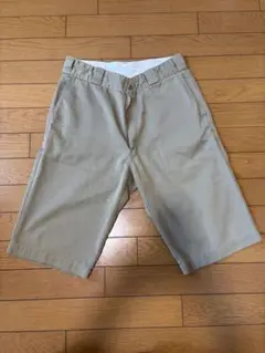 ベージュ ショートパンツ　ハーフパンツ