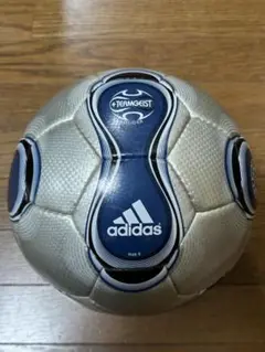 アディダス　サッカーボール　５号球