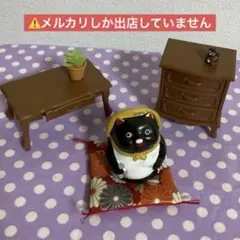 タヌキの部屋(小さいタヌキ、鉢植え、引き出し、机、座布団)