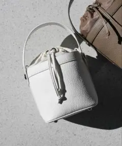 未使用　INEED MORE SHOES ショルダーバッグ　白　ホワイト