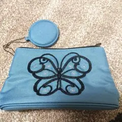 ANNA SUI 蝶刺繍ポーチ 青