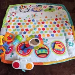 カラフルなデザインのベビージム