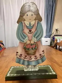 トールペイント作品少女の木製スタチュー 花かご付き